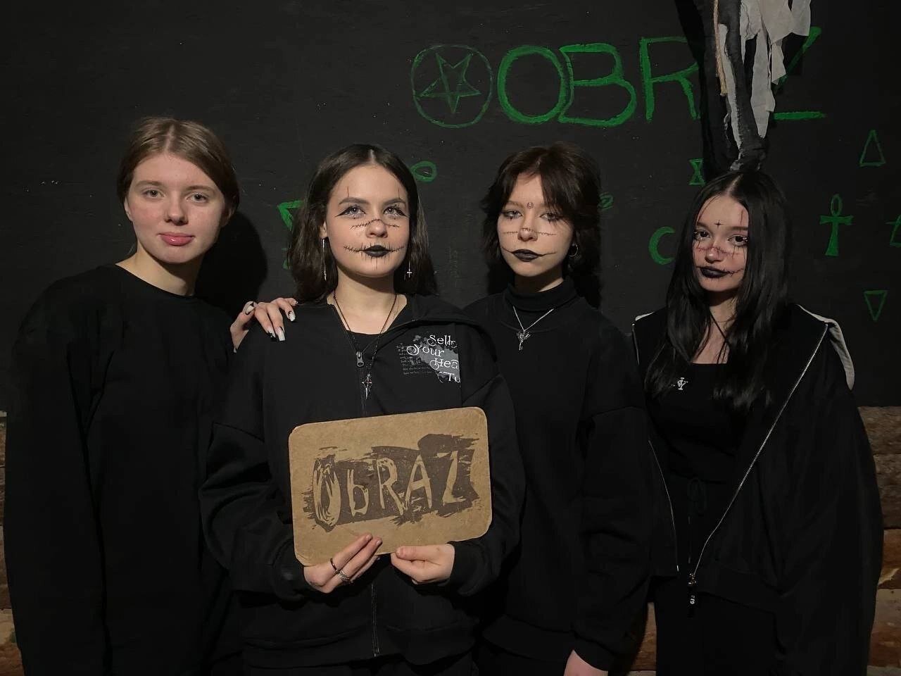 Зелёная кнопка аварийного выхода из квест-комнаты OBRAZwill — безопасность