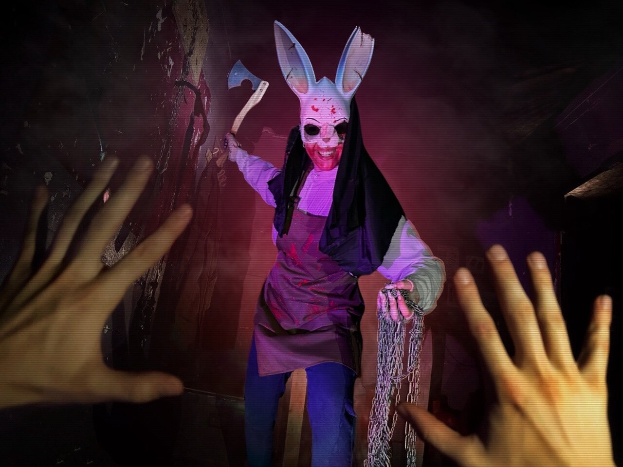 Тематическая фотосессия в декорациях Смертельного ужина OBRAZwill — фото с персонажем