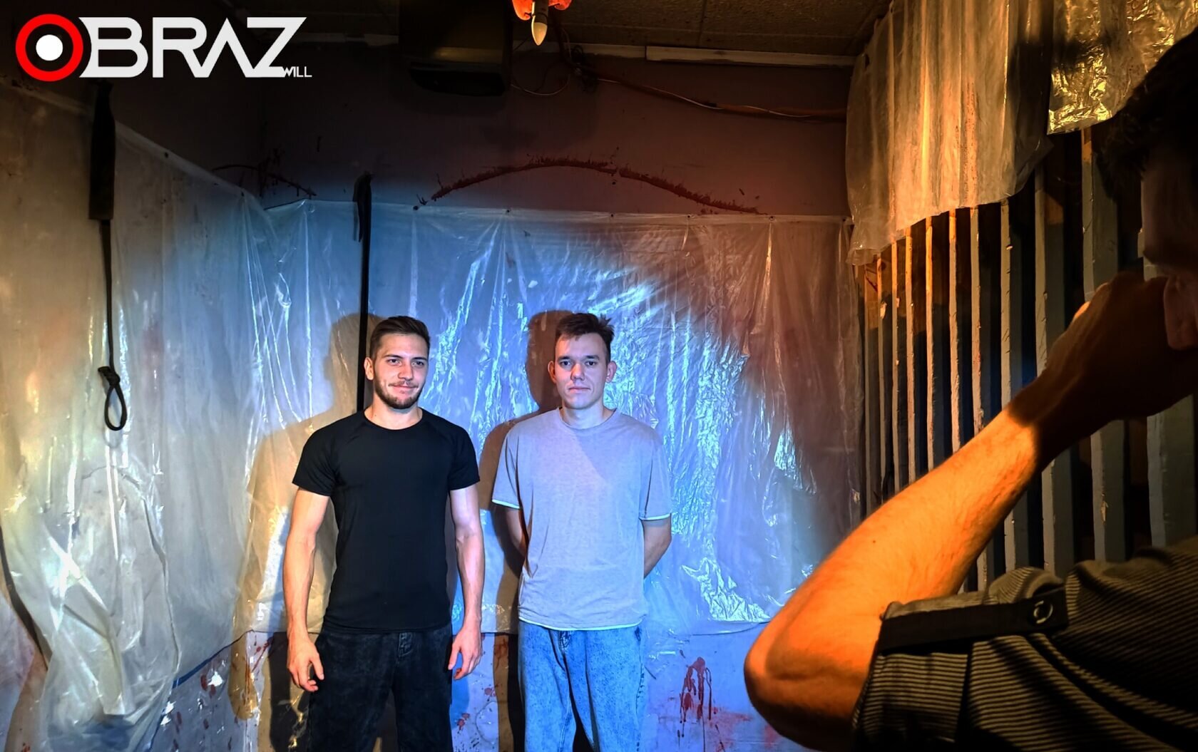 Мужская компания после прохождения хоррор-квеста на мальчишнике OBRAZwill Пенза