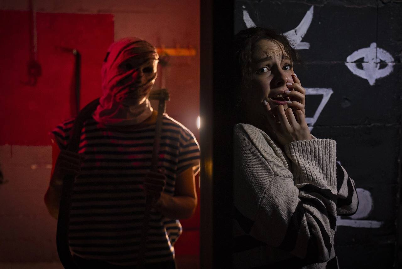 Девушка испугалась на квесте и прижалась к парню — свидание в OBRAZwill Пенза