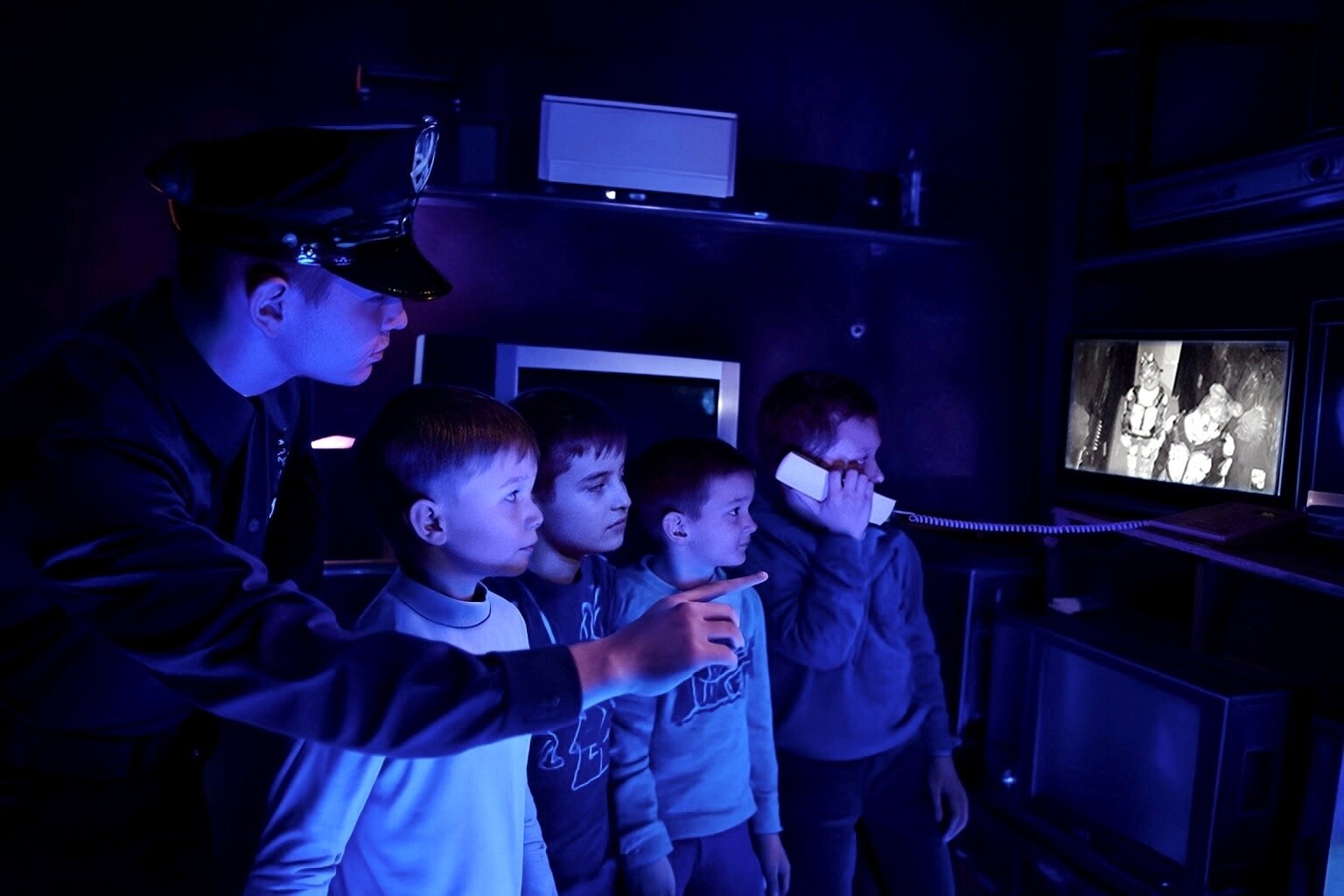 Счастливая компания после дня рождения на квесте OBRAZwill — эмоции и адреналин