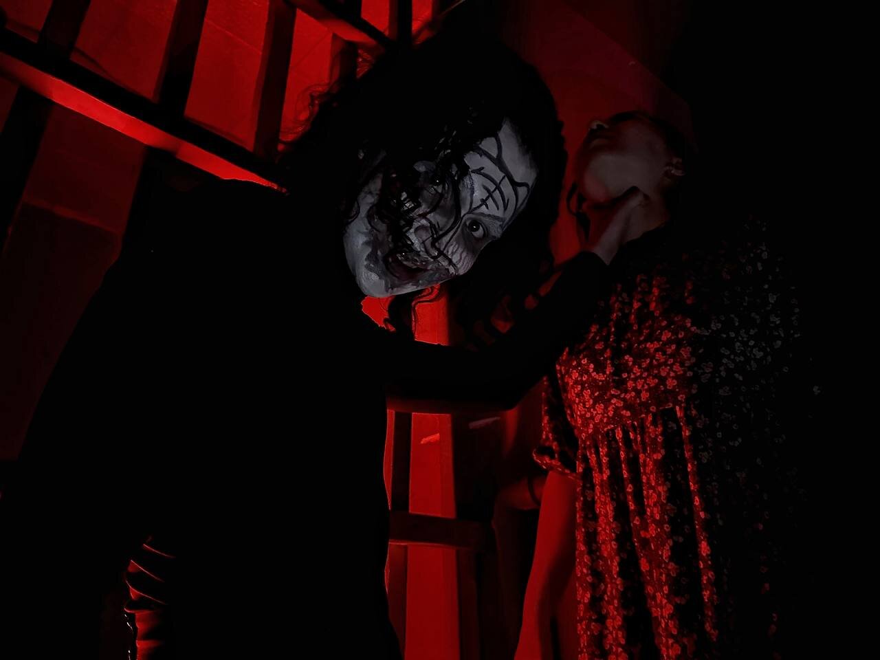 Актёр в образе персонажа поздравляет именинника — услуга OBRAZwill за 1500 руб.