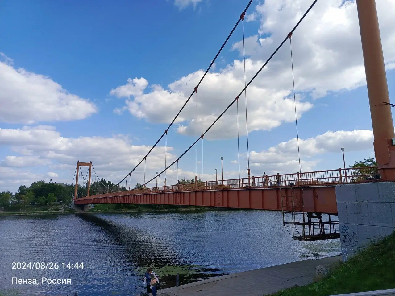 Площадь у Драмтеатра Пенза — вечерняя подсветка фонтана для предложения