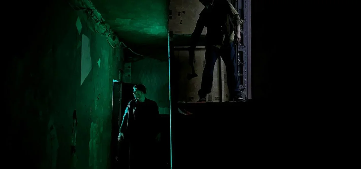 Декор лаунж-зоны OBRAZwill для предложения — свечи, лепестки и шампанское